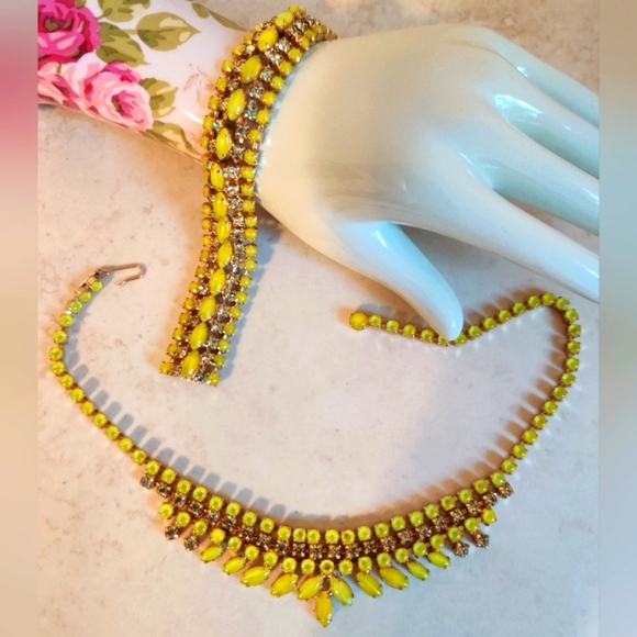 Exquisite Joseph Warner Chartreuse Yellow Necklace and Bracelet jewelry set - Picture 2 of 15